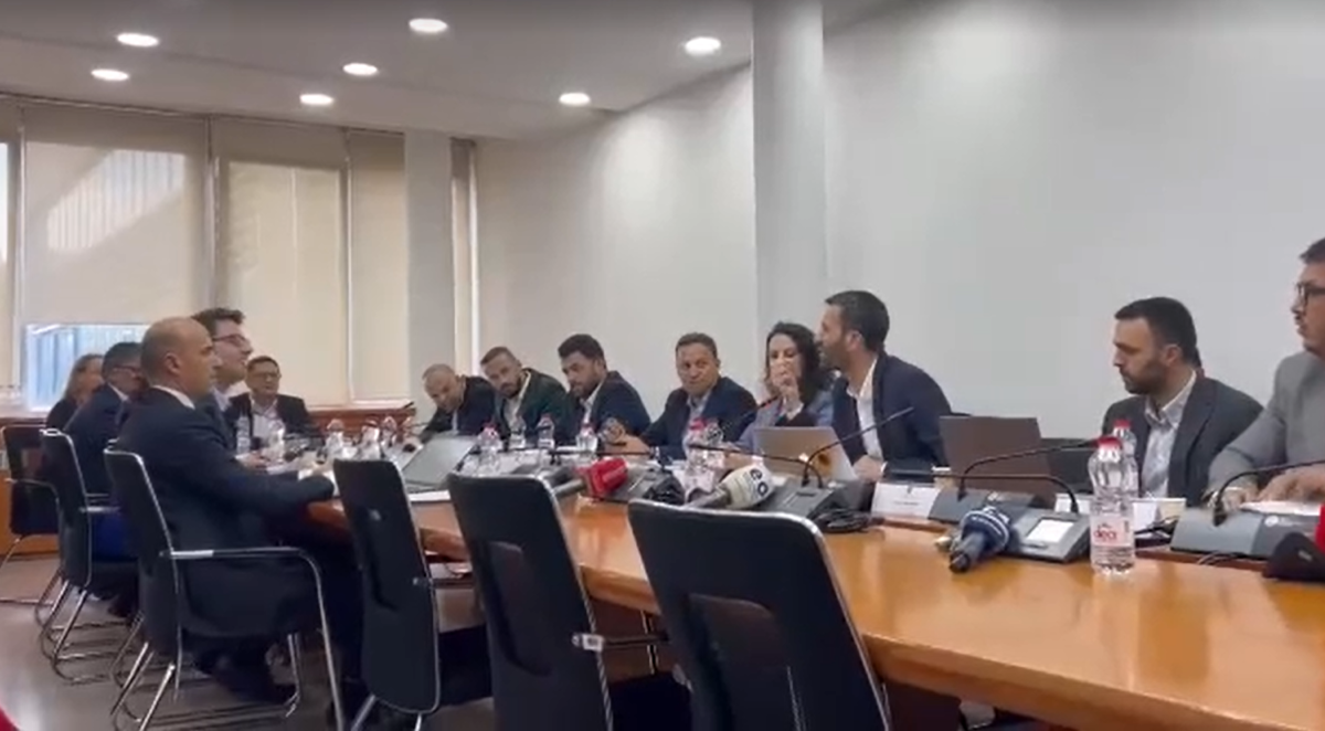 Përplasje e ashpër mes Rrahmanit dhe Muratit për pagat e punonjësve të strukturave paralele